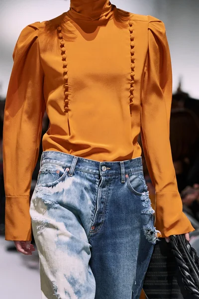 Look 80